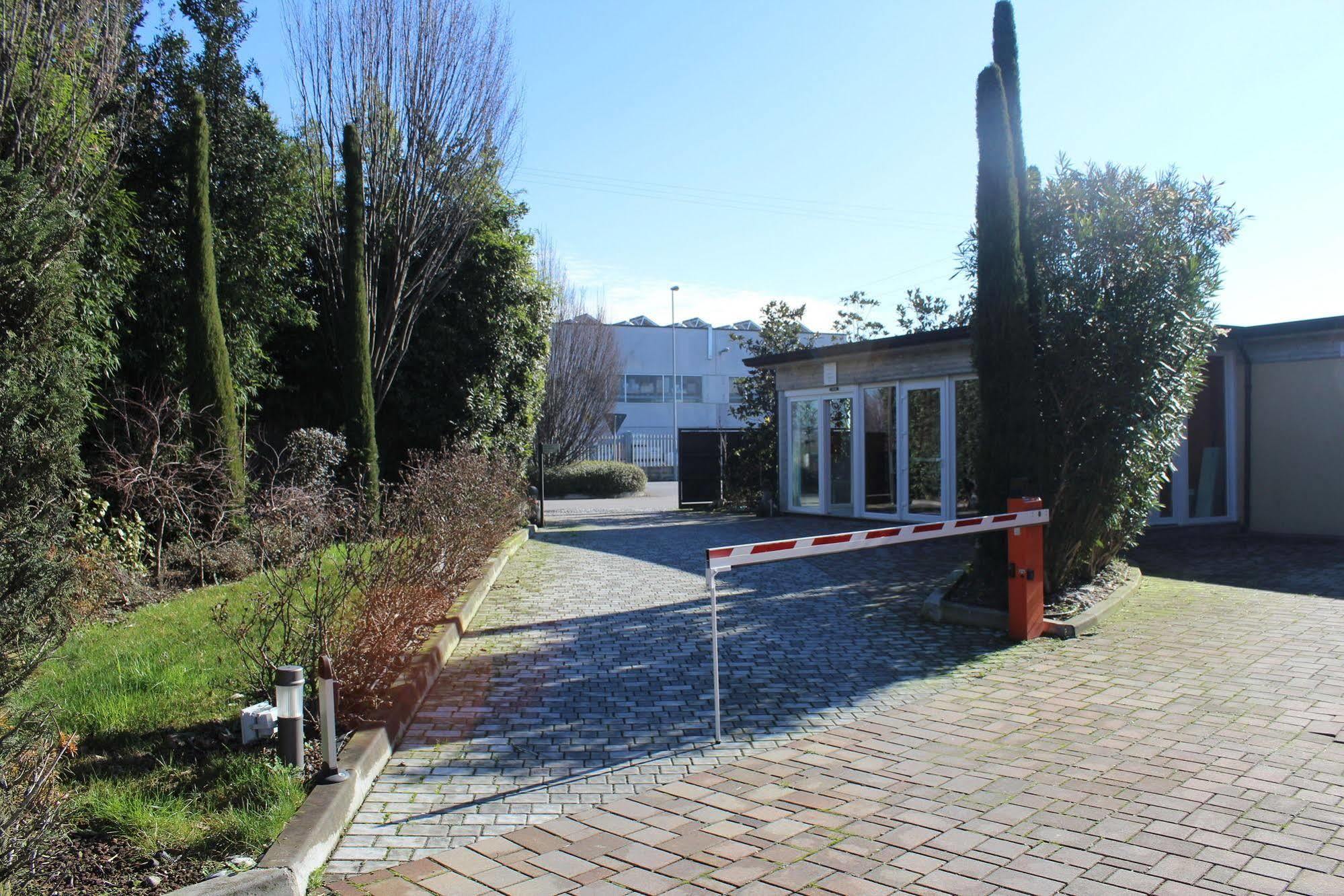 Blue Relais Garda Hotel Carpenedolo Eksteriør billede